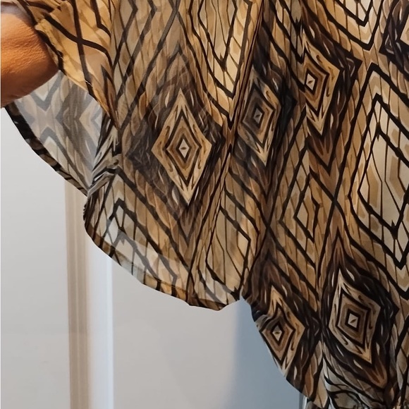 Unique Women's Short Sleeve Blouse Elastic Waist Brown/Black Size L. - Picture 4 of 9